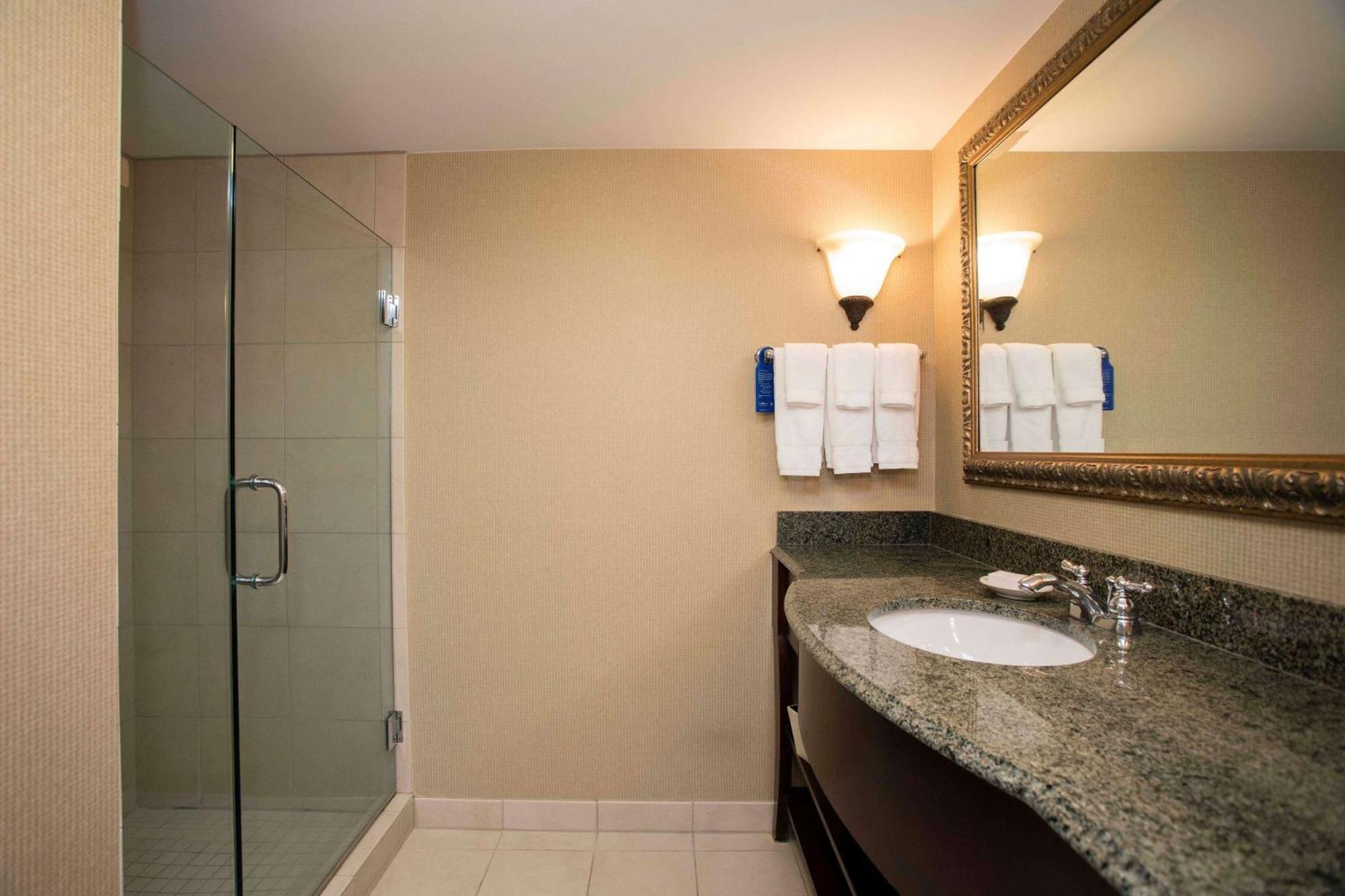 Courtyard By Marriott Athens Downtown Hotel Bagian luar foto